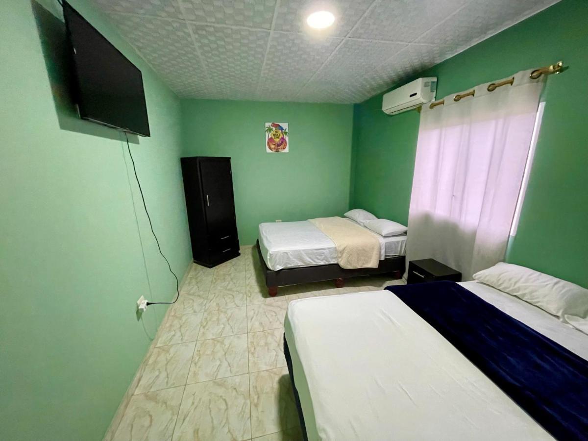 Hotel Hostal Tropicoco Playas Exterior foto